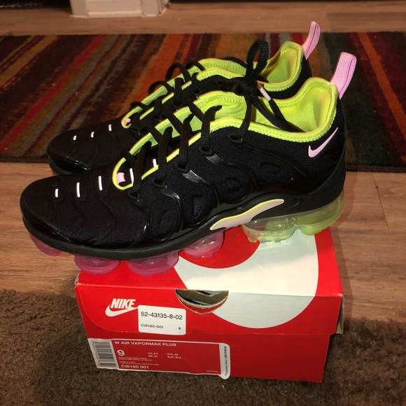 vapormax plus green and pink